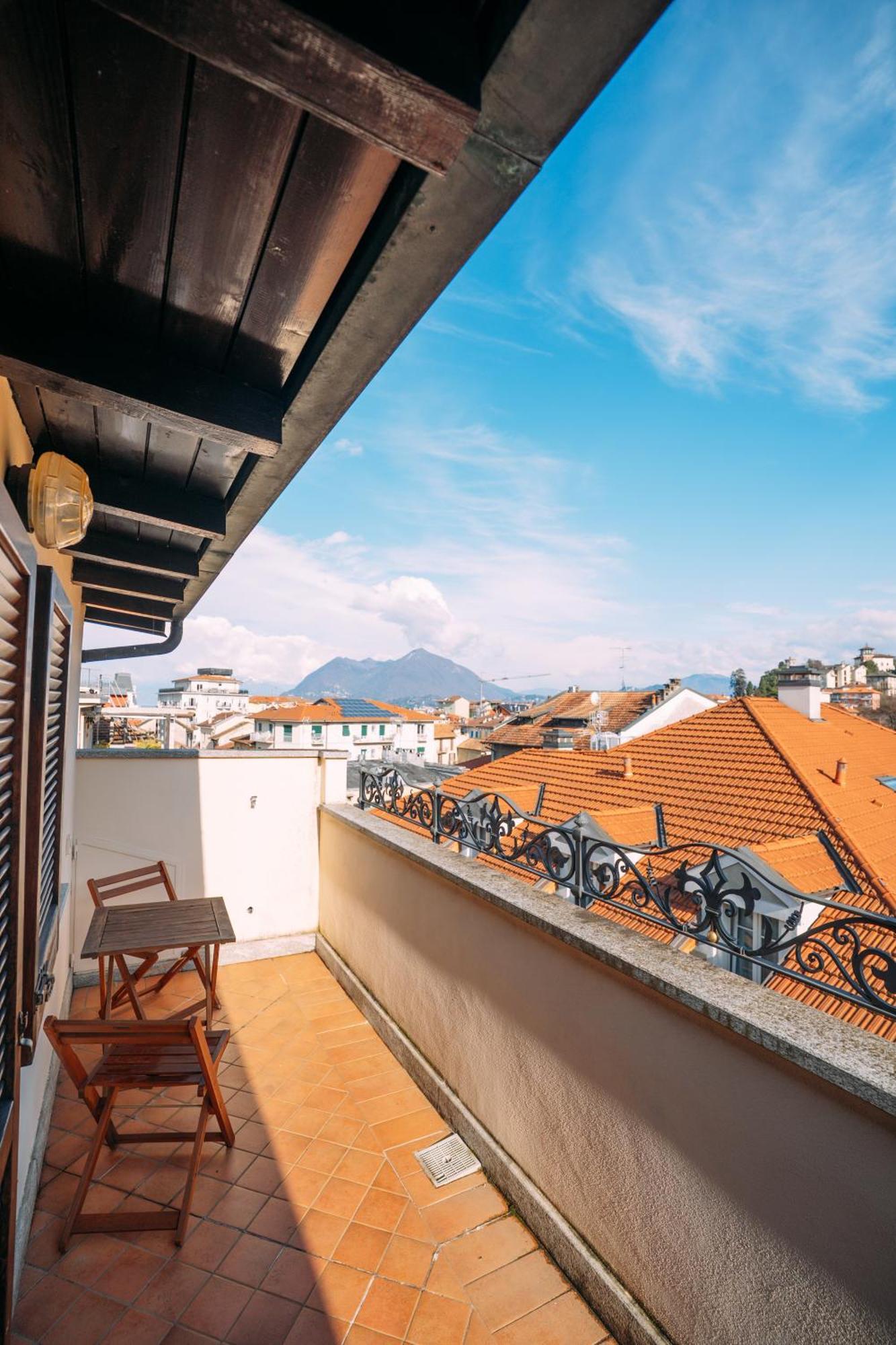 Suite Romantic Vista Lago Stresa Exterior photo