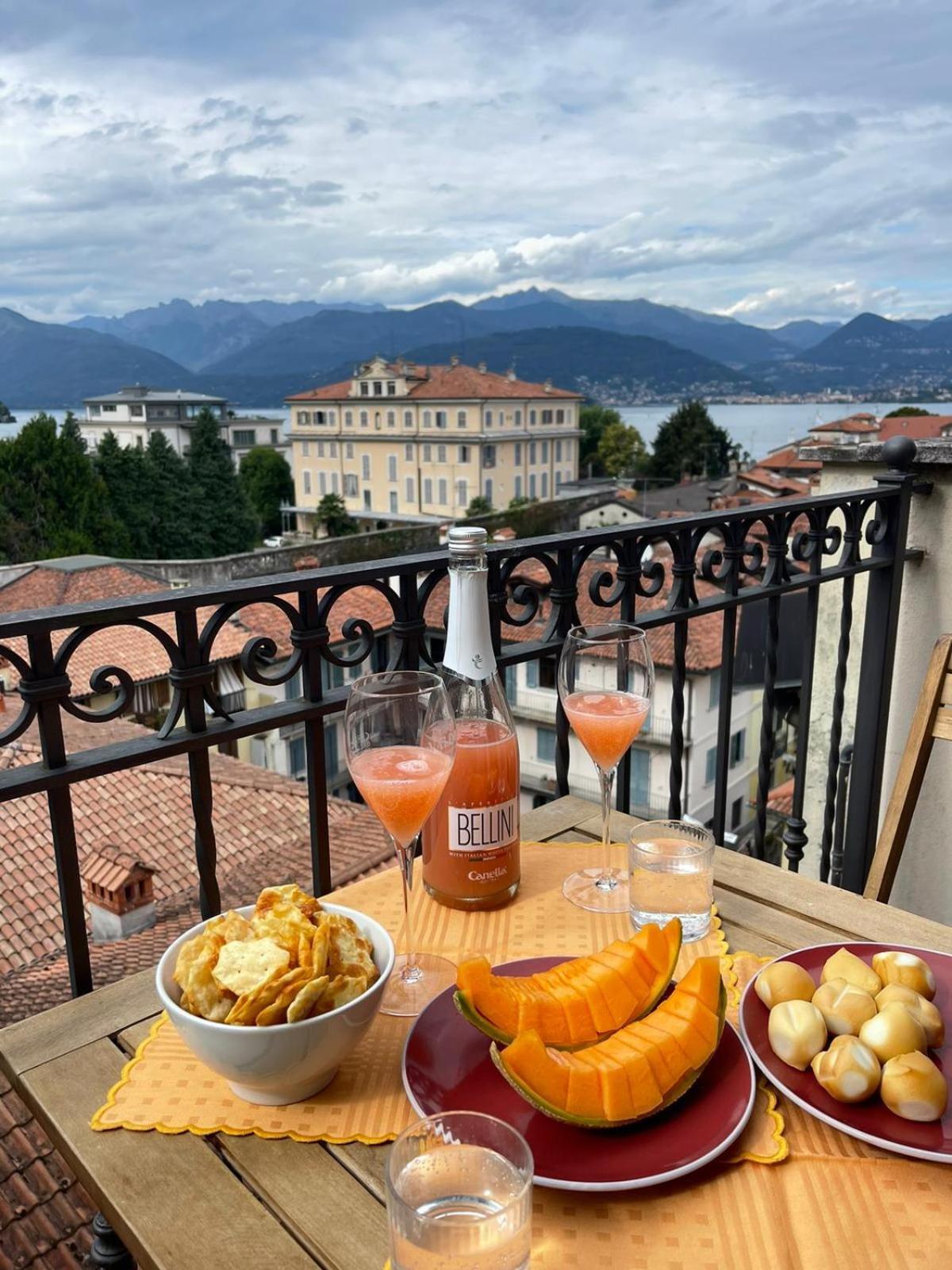 Suite Romantic Vista Lago Stresa Exterior photo